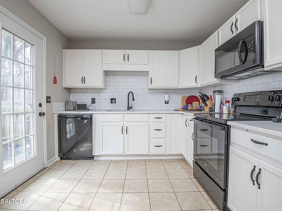 5th image of 232 Dalton Place Way