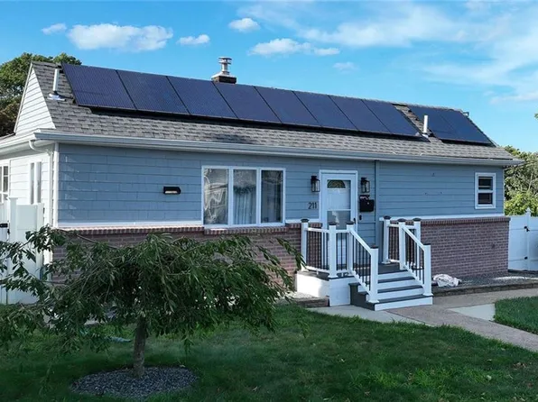 211 Toledo Ave, Pawtucket, RI 02860