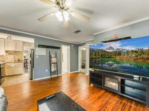 965 B St, Crestview, FL 32536