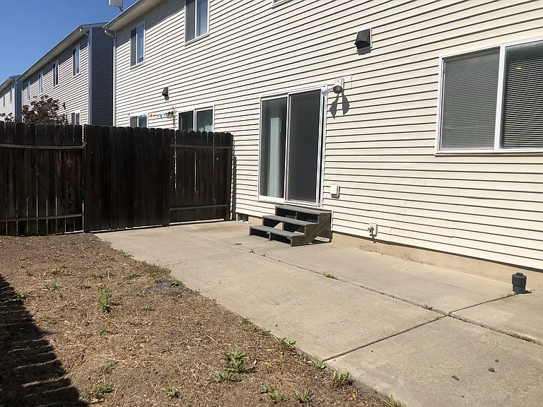 247 NW Clay Ct — Photo 16