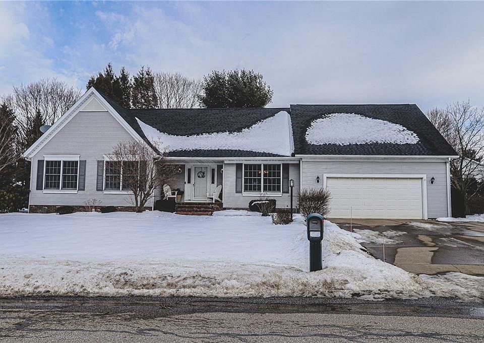 1st image of 785 Stockbridge Dr