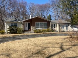 25 Oakridge Rd, Scituate, RI 02857