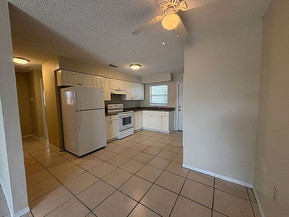 2nd image of 849 Avenue O SW APT D