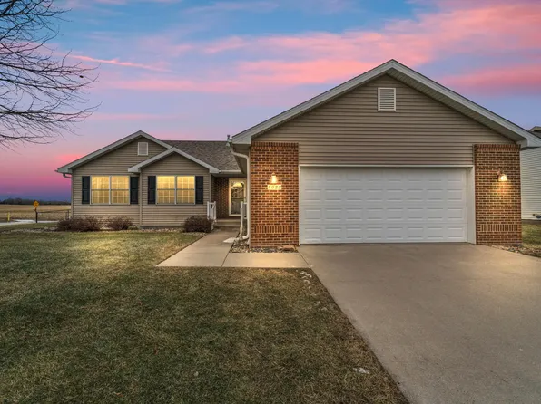 1022 Cherokee St, Nevada, IA 50201