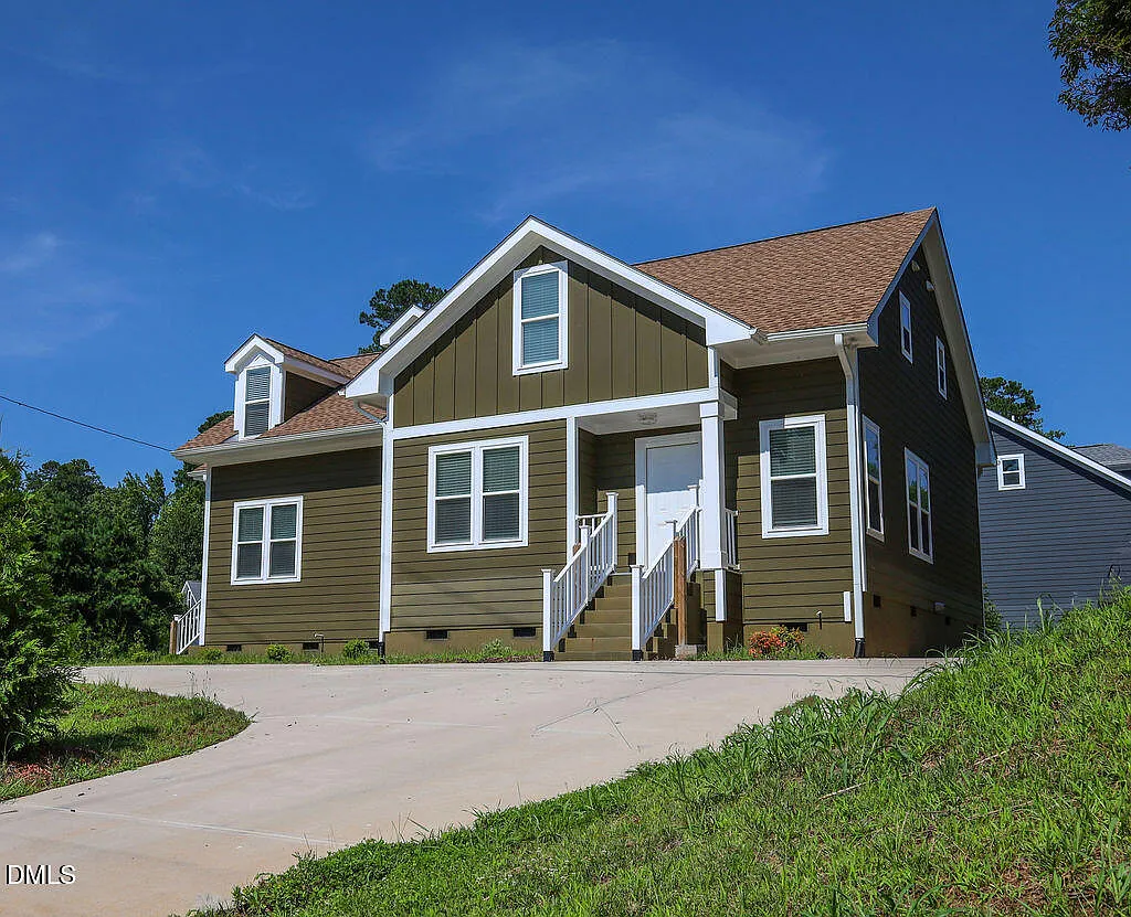 3 bed, 3.5 bath, $2,390 — Photo 1