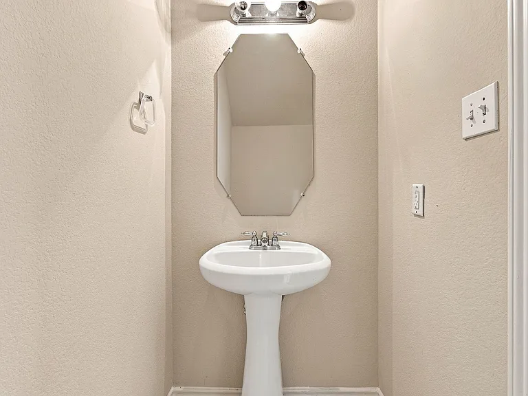 8009 Riverwalk Trl — Photo 25