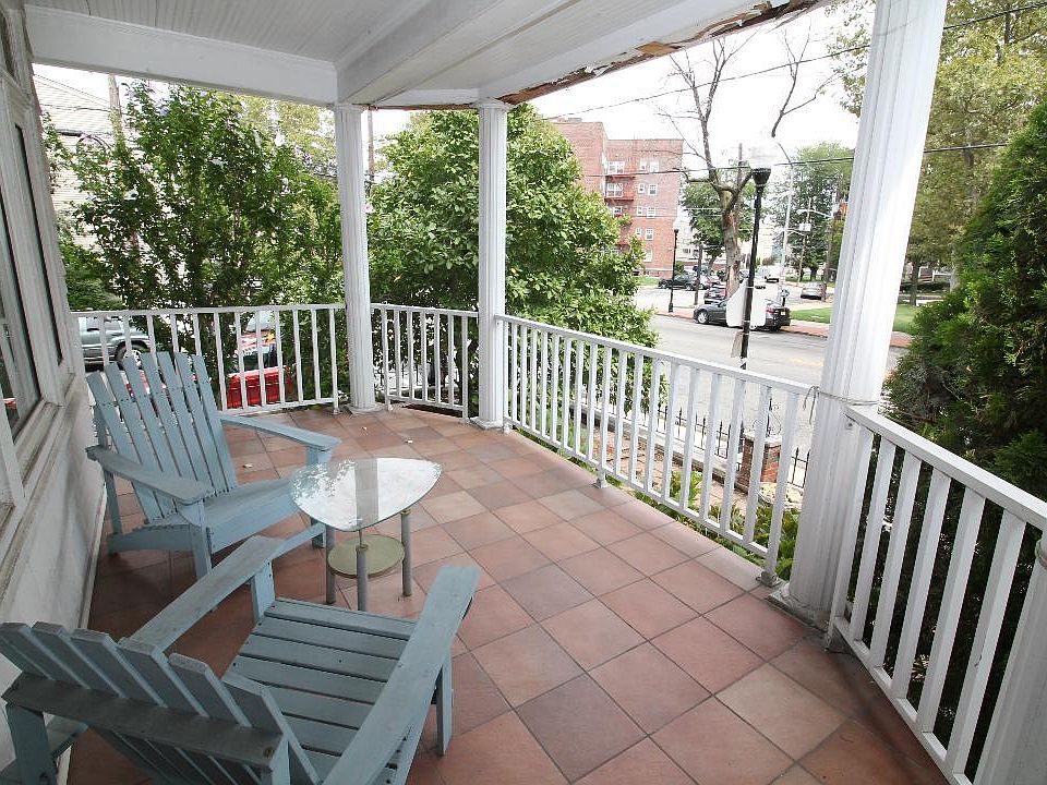 Front porch on Blvd East