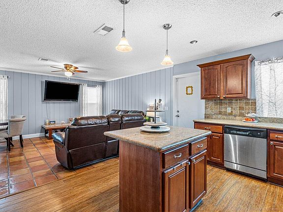 5th image of 1404 Blue Clover Lane