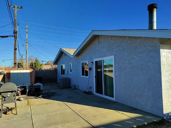 1009 W Avenue J10 — Photo 3