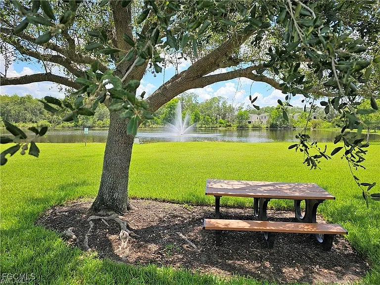 3627 Pine Oak Cir #102 — Photo 9