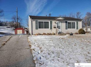 7102 La Vista Dr, La Vista, NE 68128