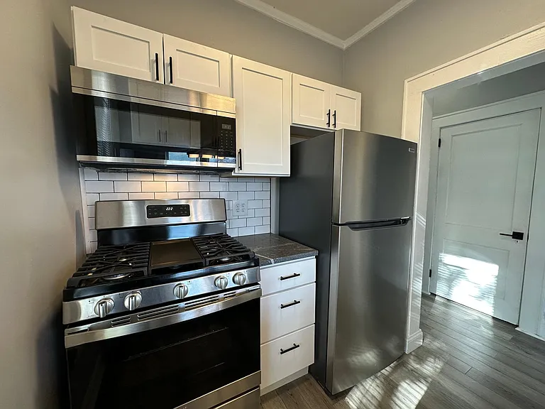 403 Oak St #3 — Photo 9