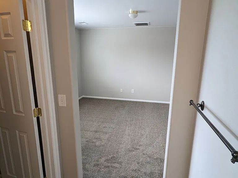 340 Andrew Dr — Photo 32