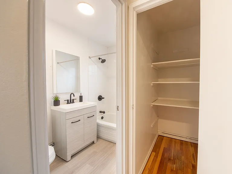 Pine Street Apartments — Photo 16