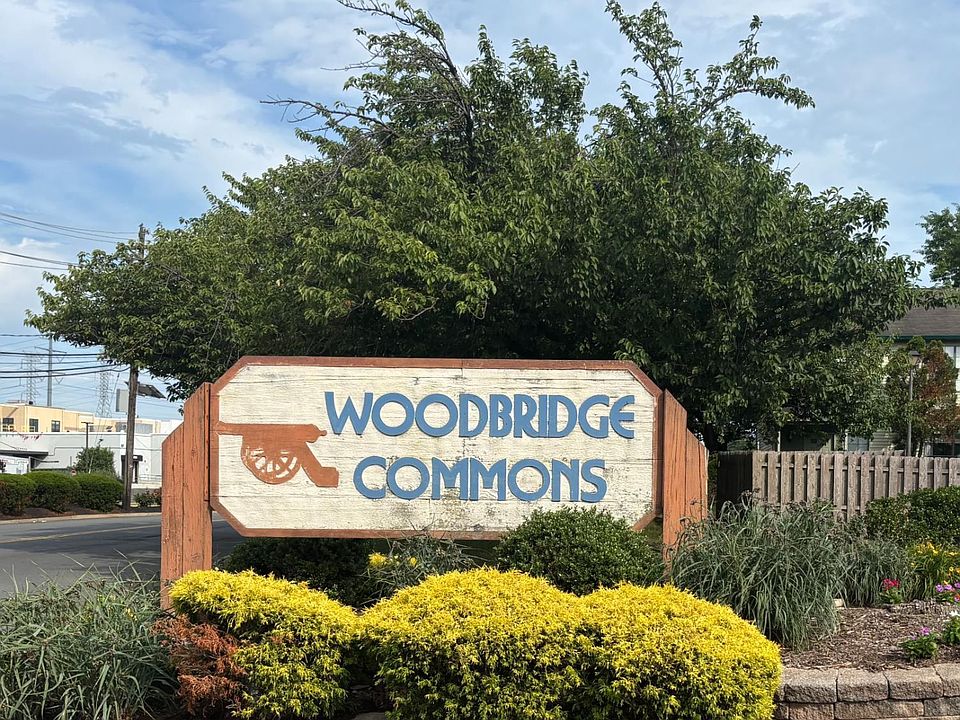 1st image of 1104 Woodbridge Commons Way