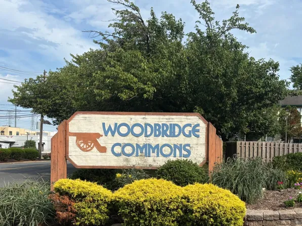 1104 Woodbridge Commons Way, Iselin, NJ 08830