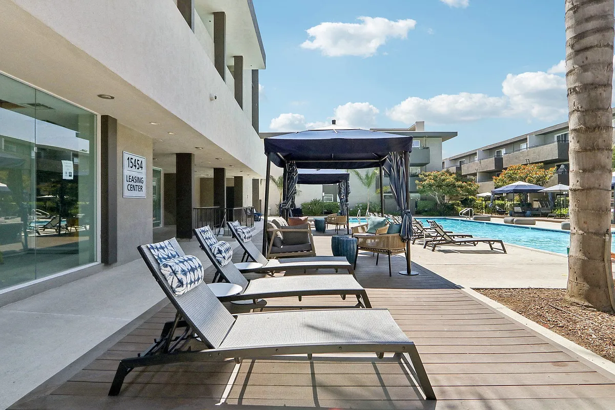 Building Photo - San Regis Apartments