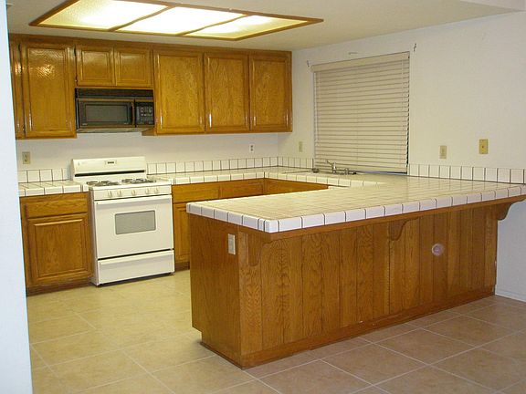 4th image of 1123 E Avenue J10