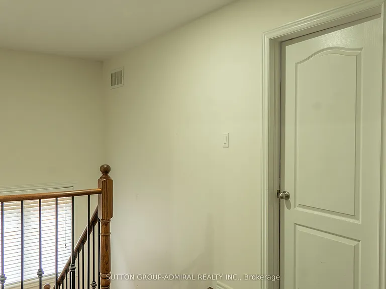 29 Wendelyn Dr #MAIN 2ND FLOOR — Photo 18