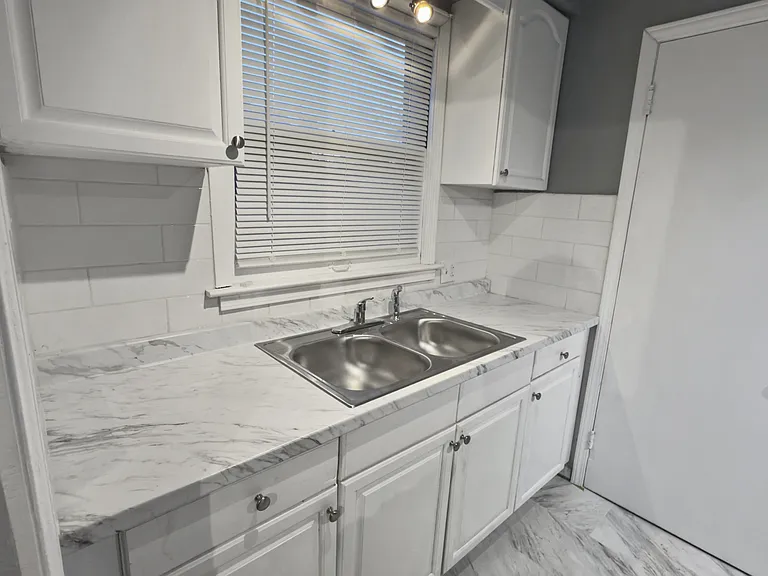 3625 Chatsworth St — Photo 7