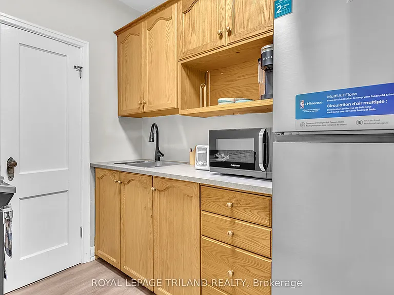 111 Dundas St #1 — Photo 7