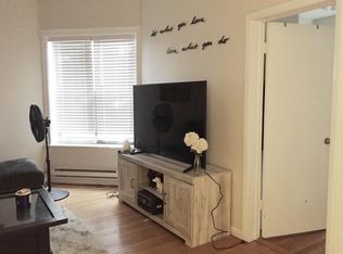 917 W Waveland Ave APT 2C, Chicago, IL 60613