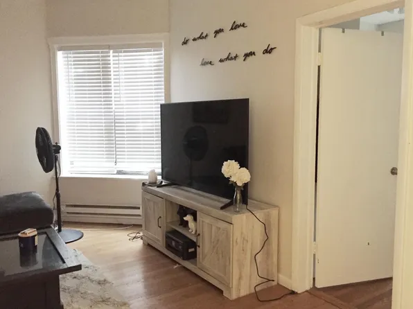 917 W Waveland Ave APT 2C, Chicago, IL 60613