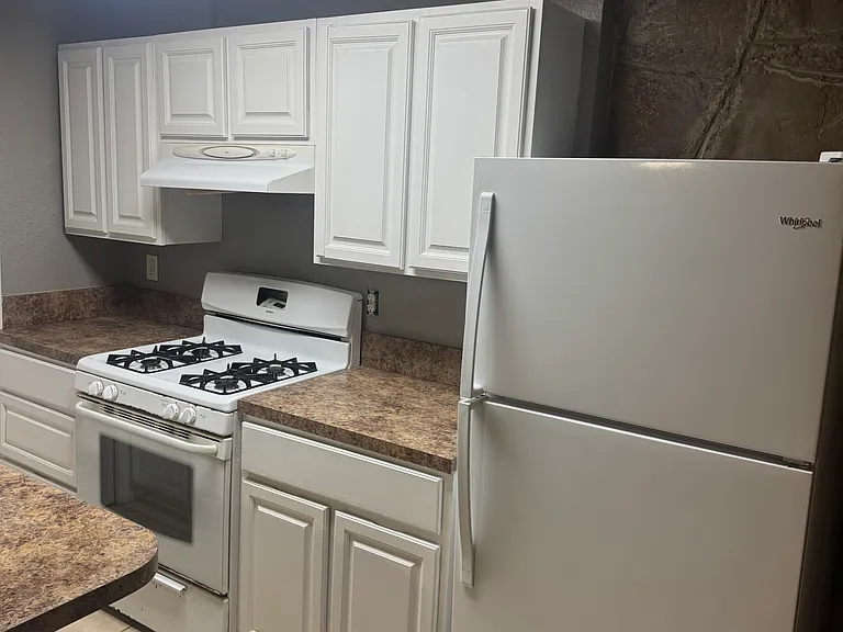 506 N Oak Ave — Photo 5
