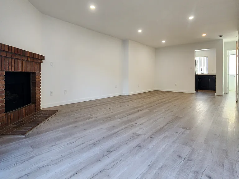 1532 Granville Ave #104 — Photo 9