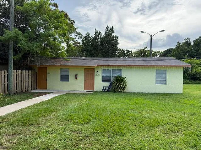 4911 Gulfstream Rd — Photo 1