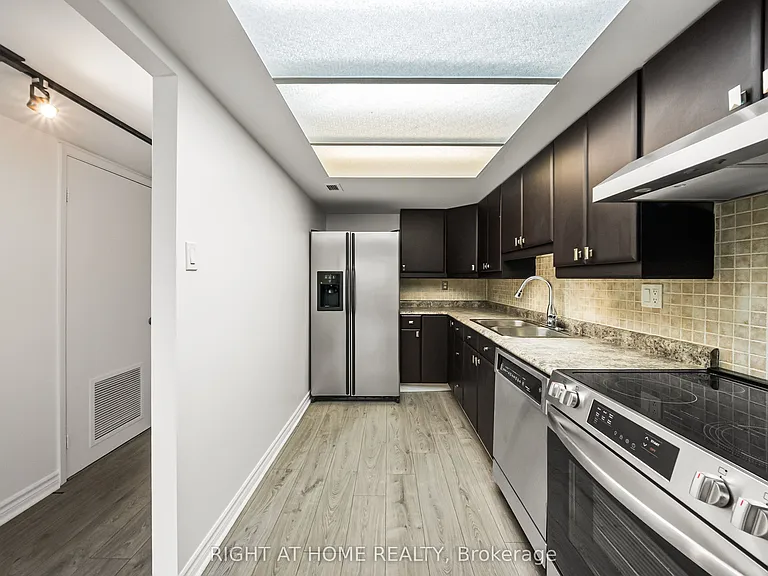 360 Bloor St E #411 — Photo 13