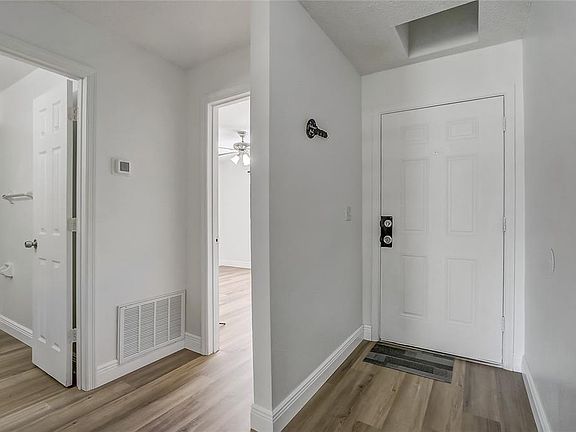 5th image of 2719 Hunt Club Ln