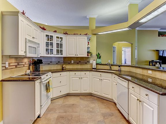 2nd image of 15220 N Landmark Cir