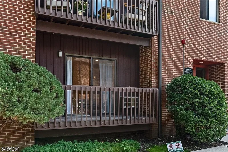 2 bed, 2.0 bath, $2,650 — Photo 2