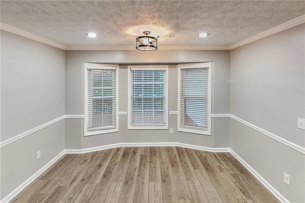 4 bed, 2.0 bath, 2131 sqft, $2,275 — Photo 4
