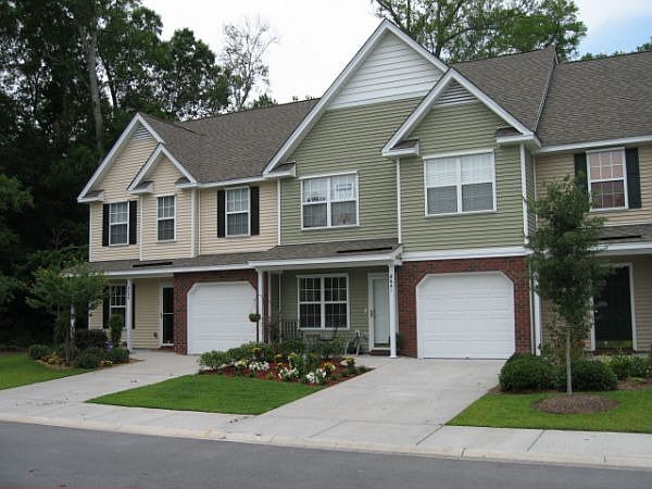 Attractive Exterior w/ 1 car garage