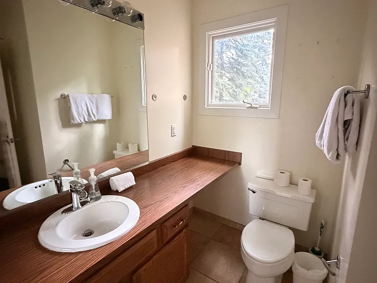 814 W Bleeker St #B3 — Photo 7