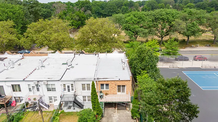 Sold by Remax Real Estate Professionals | media 12