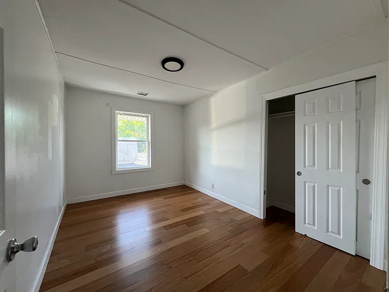 14 Bayville Ave #5 — Photo 5