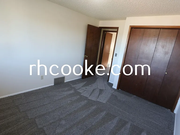 5711 N Greenwood Blvd — Photo 6