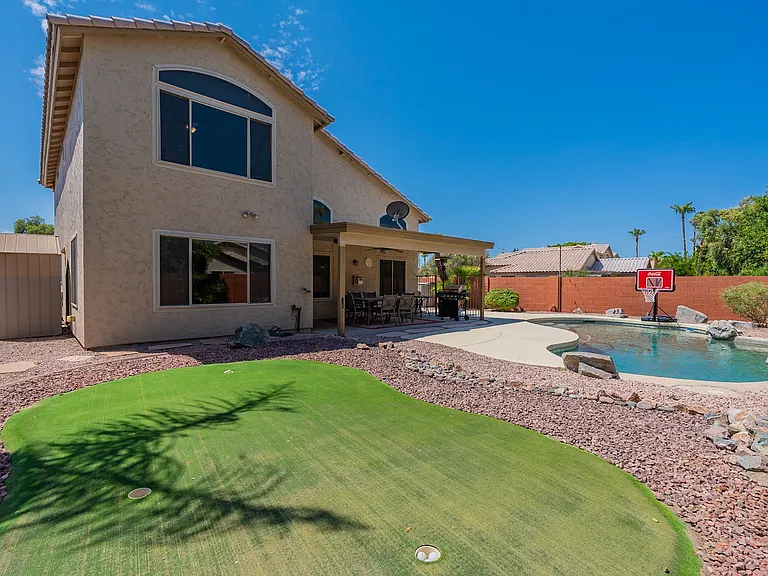 1650 E Tremaine Ave — Photo 5