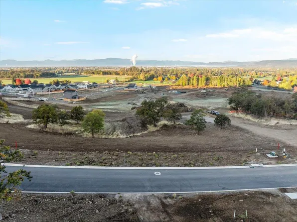 427 Quail Run #74, Eagle Pt, OR 97524