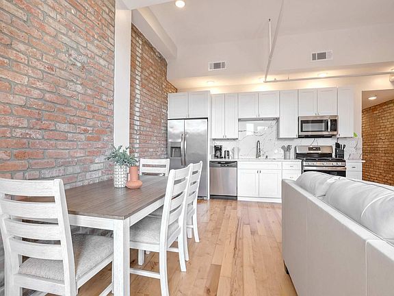4th image of 1050 Annunciation St #Id1049439p