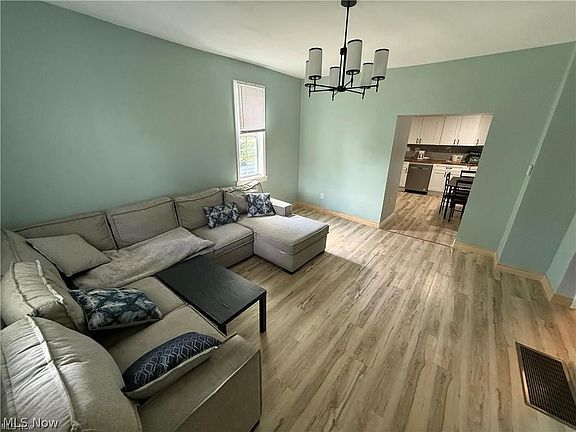 2nd image of 134 Maple Ave SE
