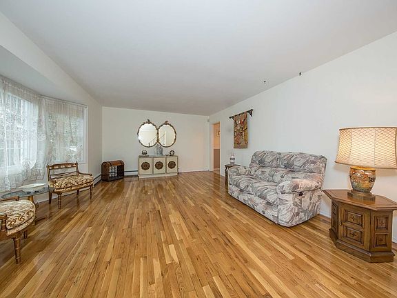 5th image of 2784 Genevieve Ct