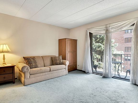 4th image of 901 Center St Unit 208