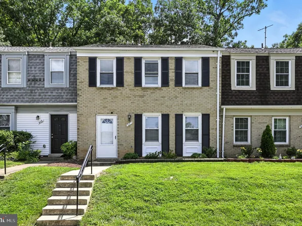 907 Windsor Ct, Sterling, VA 20164