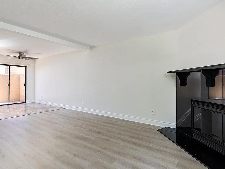 3952-3970 Howard Ave #3954 — Photo 10