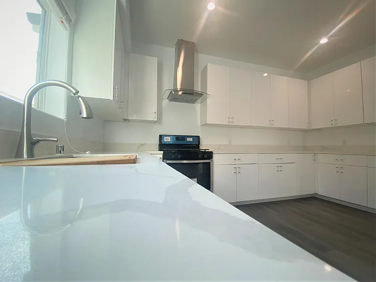 428 N Harvard Blvd — Photo 11