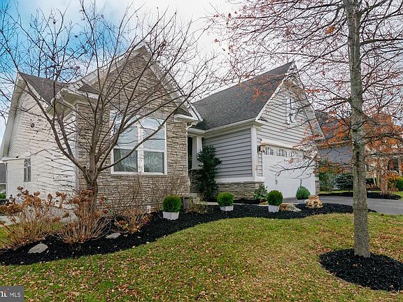 2nd image of 1115 Long Farm Cir